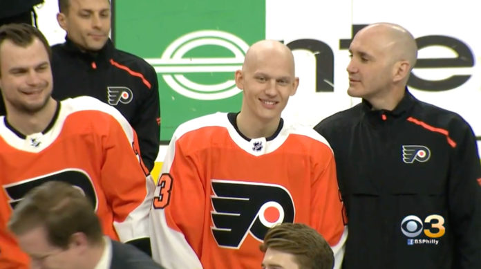 Oskar-Lindblom-smiles-in-team-picture Flyers' forward Oskar Lindblom smiles for the team picture