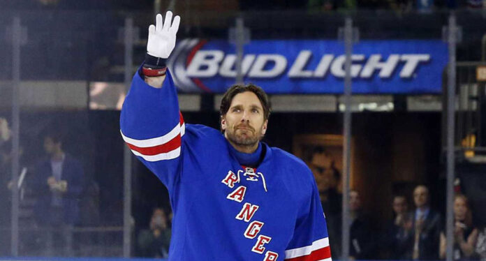 Henrik Lundqvist New York Rangers goalie Henrik Lundqvist waves to the crowd