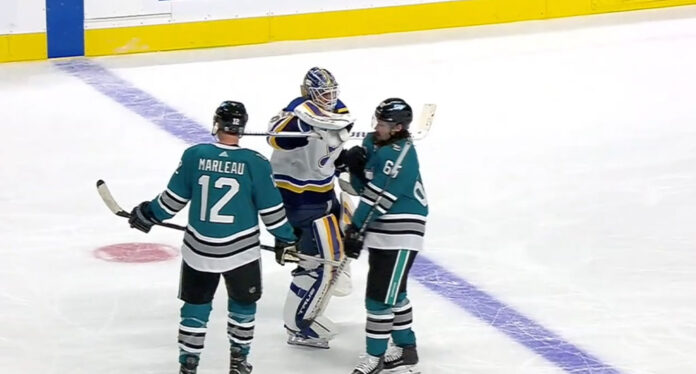 Binnington-blocker-punch-Erik-Karlsson Jordan Binnington fakes a blocker punch on Erik Karlsson