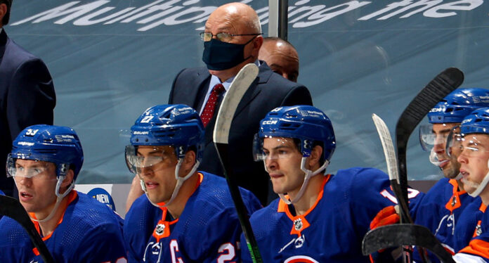 Barry-Trotz-Islanders Barry Trotz coaching Mat Barzal and the Islanders