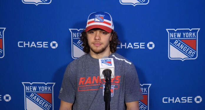 Artemi-Panarin-explains-glove-throw-Marchand Artemi Panarin explains why he threw glove at Brad Marchand