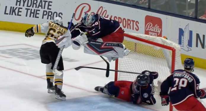 Merzlikins-jump Elvis Merzlikins impressive jump over Zach Werenski