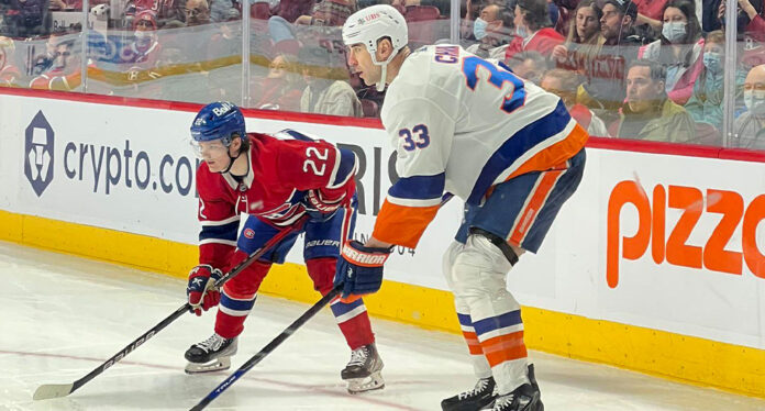 Cole-Caufield-and-Zdeno-Chara-size-difference Photo showing size difference between Cole Caufield and Zdeno Chara