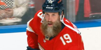 The five oldest active NHL players (2022) Florida Panthers' forward Joe Thornton is the second-oldest active NHL player