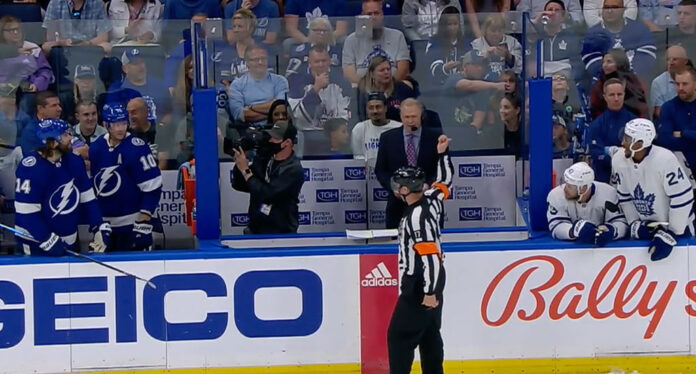 Maroon-and-Simmonds-penalties Pat Maroon and Wayne Simmonds receive penalties for chirping