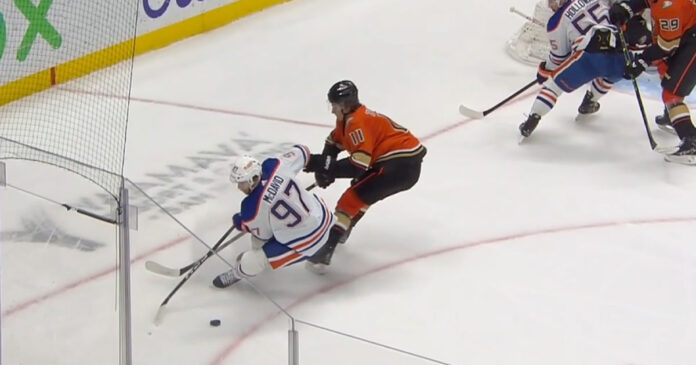 McDavid-spin-move-on-Zegras Connr McDavid puts spin move on Trevor Zegras