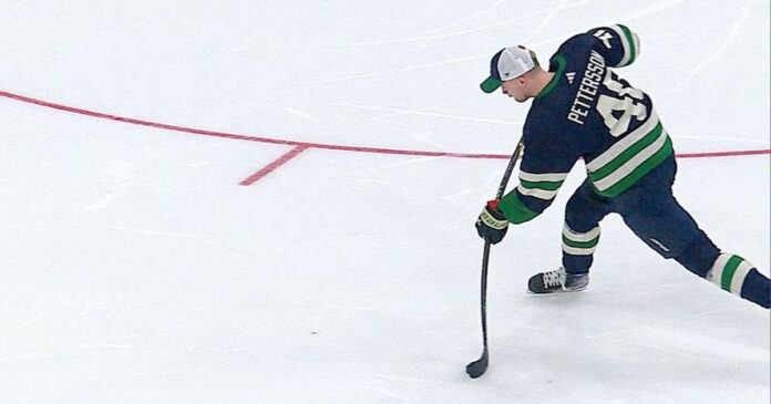 Pettersson-flex Elias Pettersson shot flex