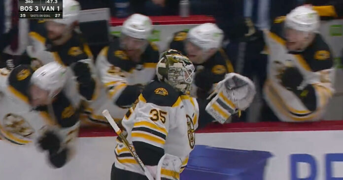 Ullmark-goal Boston Bruins goalie Linus Ullmark scores goal
