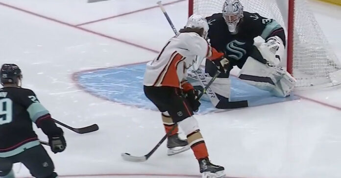 Trevor-Zegras-between-the-legs-goal