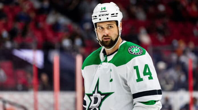 NHL Players Without Visors: Three Left After Reaves Retires Jamie Benn of the Dallas Stars is among the NHL visorless players