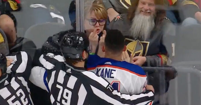 Evander-Kane-kiss Evander Kane blows kiss to Vegas Golden Knights fan
