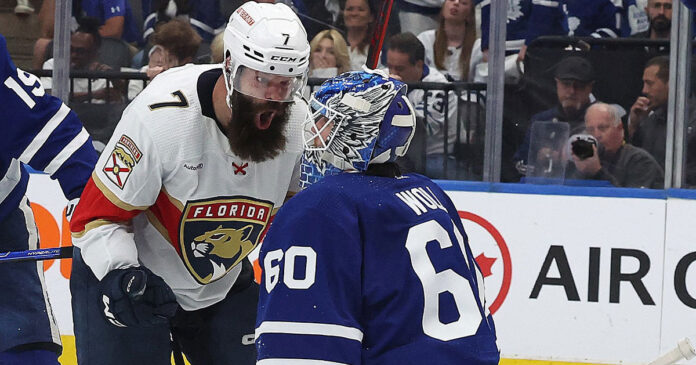 Radko-Gudas-screams-face Radko Gudas screams in Joseph Woll's face