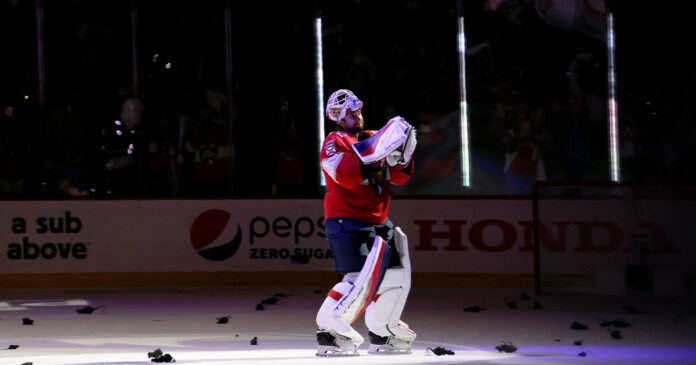 Sergei-Bobrosvky-history Florida Panthers goalie Sergei Bobrovsky acknowledges crowd