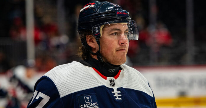 TJ-Oshie-wearing-neck-guard