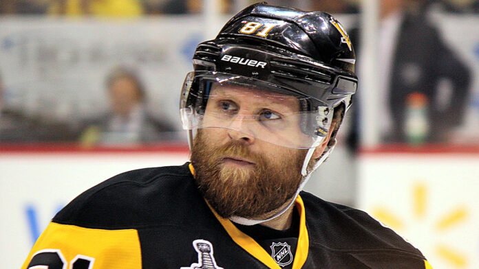 Kessel-meets-Canucks Phil Kessel meets with Canucks in Vancouver