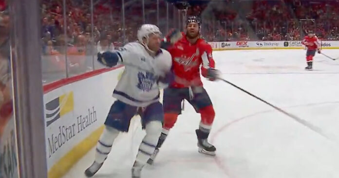 tom-wilson-high-stick Washington Capitals Tom Wilson high stick on Toronto Maple Leafs Noah Gregor