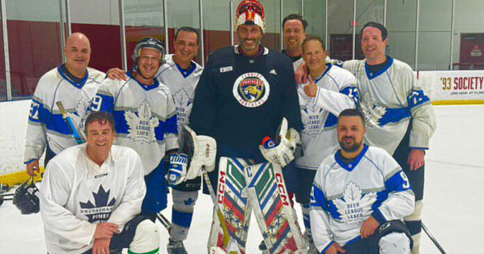 Roberto-Luongo-beer-league-game-win Roberto Luongo photo with beer league team after win