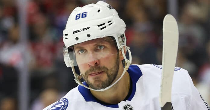 Kucherov-ejected Nikita Kucherov ejected for kneeing Matthew Tkachuk