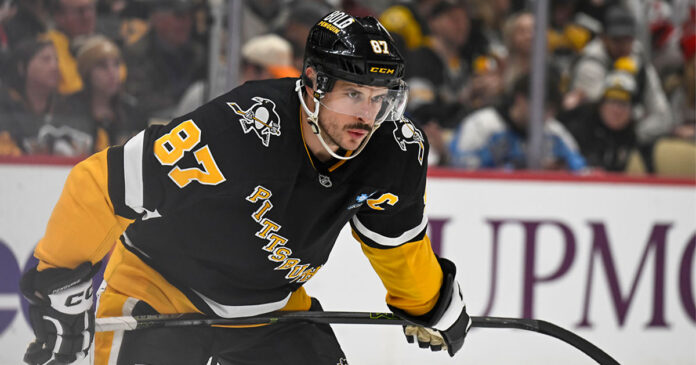 Crosby-injury-update Sidney Crosby prepares to take faceoff