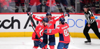 Alex Ovechkin Ties Wayne Gretzky’s NHL Goal Record With 2-Goal Game Alex Ovechkin celebrates goal no. 894