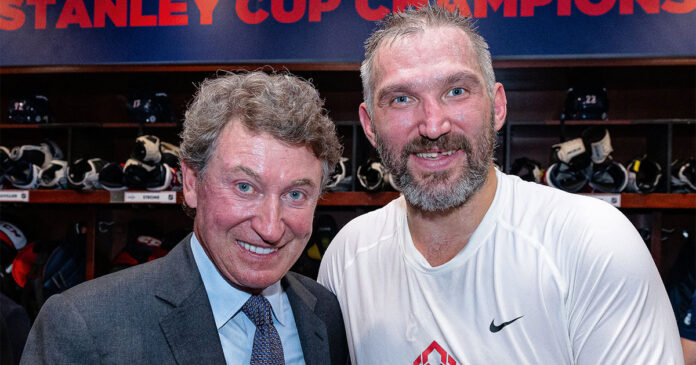 Wayne-Gretzky-class-ovechkin Wayne Gretzky congratulates Alex Ovechkin