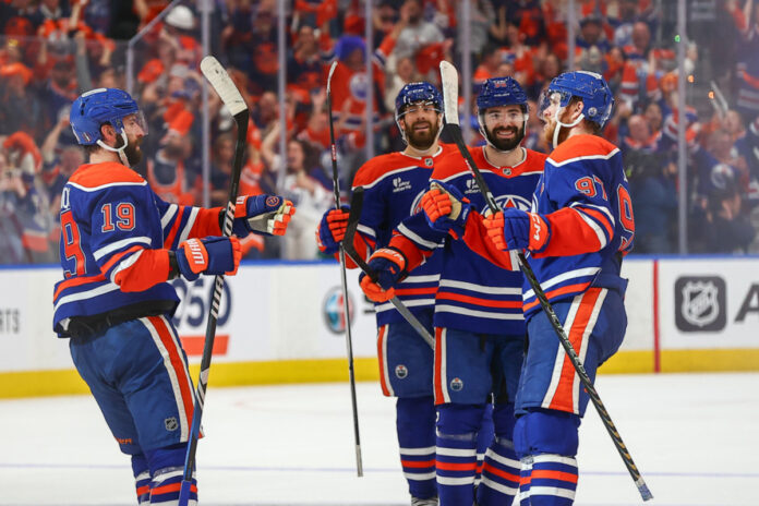 DFS250527076Stars_at_Oilers(1) Edmonton Oilers celebrate goal