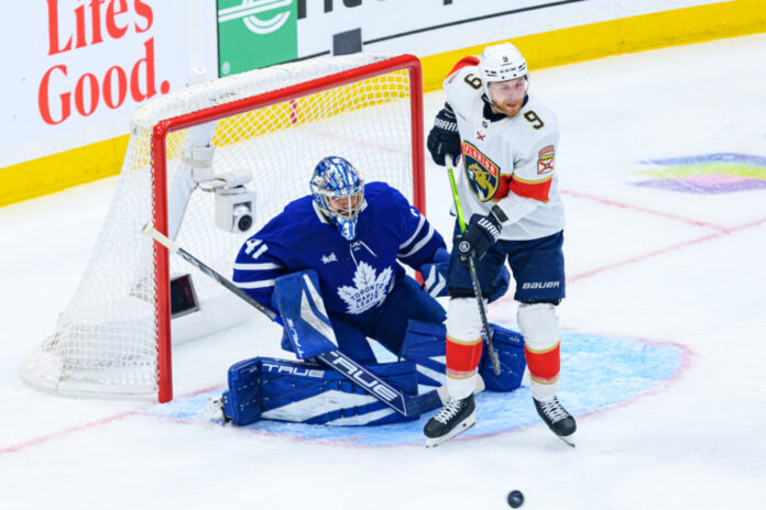 dfw2505051520_fla_at_tor(1) Anthony Stolarz suffers injury in Game 1 vs Panthers