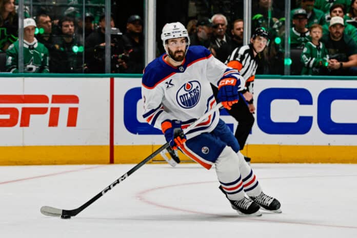1692505292286_edm_at_dal(1) Edmonton Oilers defenseman Evan Bouchard skates with the puck