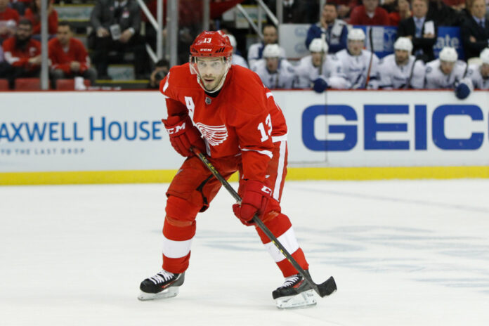 CBW160419391_Lightning_v_Red_Wings(1)