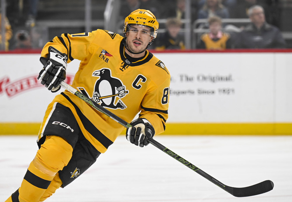 Sidney Crosby turns up ice during the first period against the Panthers at PPG Paints Arena