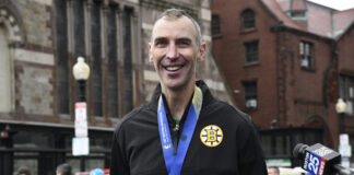 Zdeno Chara Farewell Game: Jagr, Bourque, 21 Bruins In Former NHL player and former Boston Bruins captain Zdeno Chara smiles for a photo with his finisher’s medal after completing the 130th Boston Marathon