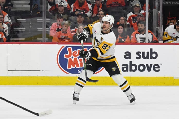 NHL: APR 25 Playoffs First Round Penguins at Flyers Pittsburgh Penguins center Sidney Crosby passes the puck at Xfinity Mobile Arena