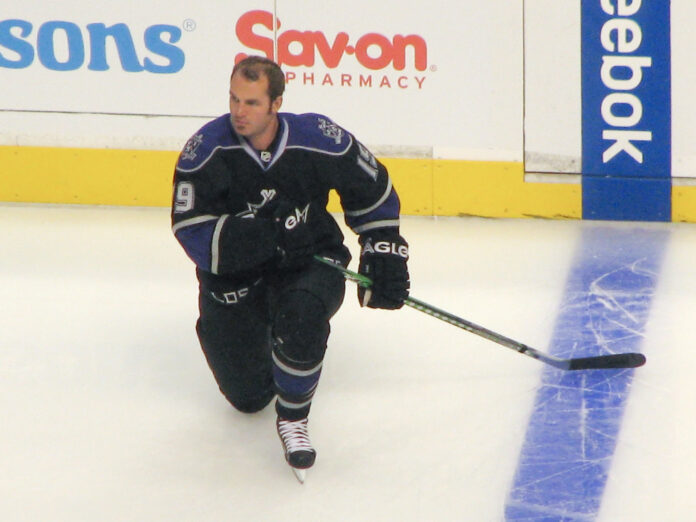 kyle-calder-kings Kyle Calder Los Angeles Kings forward skating, former NHL Blackhawks player