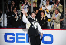 Mario Lemieux Ownership: Out of the Penguins After 27 Years Mario Lemieux waves to Pittsburgh Penguins fans at Mellon Arena