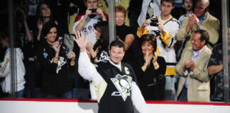 Mario Lemieux Ownership: Out of the Penguins After 27 Years Mario Lemieux waves to Pittsburgh Penguins fans at Mellon Arena