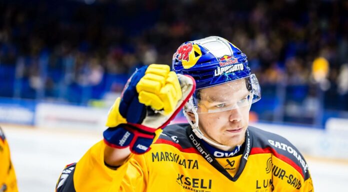 Alberts Smits Roster Spot: ‘I Believe Rangers Will Play Him’ Alberts Smits in a Mikkelin Jukurit jersey during a Liiga game before the New York Rangers drafted him fifth overall