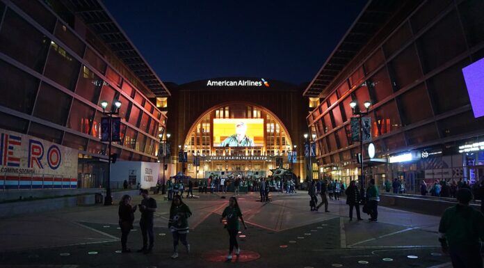 Oskar Back Injury: Stars Forward Out 4-6 Weeks, Broken Finger American Airlines Center exterior in Dallas as Stars fans arrive, the arena the team plans to leave for a new Plano building