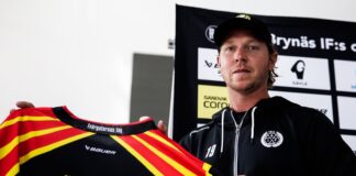 Nicklas Backstrom Injury: Still Out as Brynäs Opens Camp Nicklas Backstrom holds up his Brynas IF jersey after returning to the SHL club from the NHL