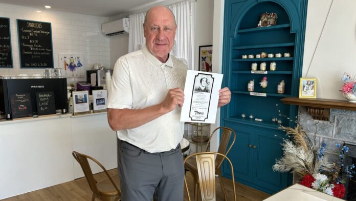 Bob Gainey Canadiens Tony the Tailor suit Bob Gainey holds his 1976 Tony the Tailor newspaper ad in Pointe-Claire, Quebec