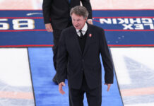 Gretzky on Ovechkin Retirement: Sid Has ‘Another Year in Him’ Wayne Gretzky walks off the ice after the ceremony for Alex Ovechkin breaking his NHL goals record