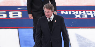 Gretzky on Ovechkin Retirement: Sid Has ‘Another Year in Him’ Wayne Gretzky walks off the ice after the ceremony for Alex Ovechkin breaking his NHL goals record