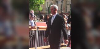 Darryl Sutter Contract Talks: ‘You Can Have That, or That’ Darryl Sutter arrives at the 2006 NHL Awards during his time as Calgary Flames coach and general manager