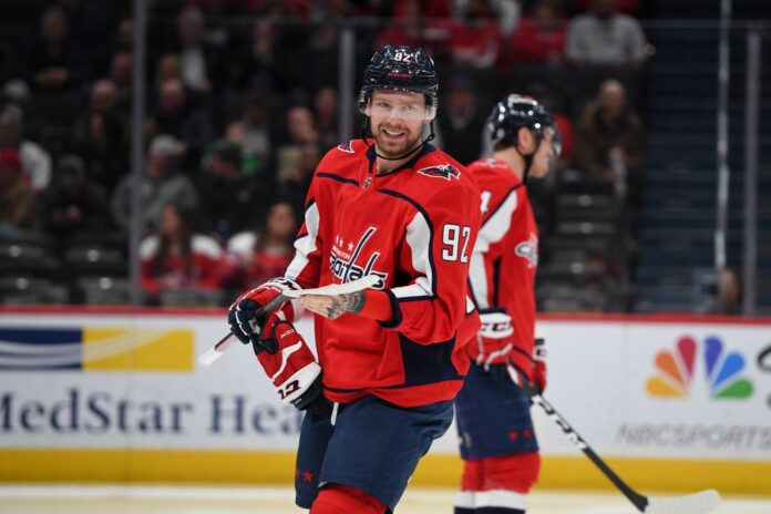 Evgeny Kuznetsov Sibir KHL signing Evgeny Kuznetsov, who signed a one-year KHL contract with Sibir Novosibirsk, skates for the Washington Capitals