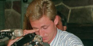 Wayne Gretzky Trade: ‘I Promised Mess I Wouldn’t Do This’ Wayne Gretzky wipes away tears at the August 9 1988 press conference announcing his trade from the Edmonton Oilers to the Los Angeles Kings