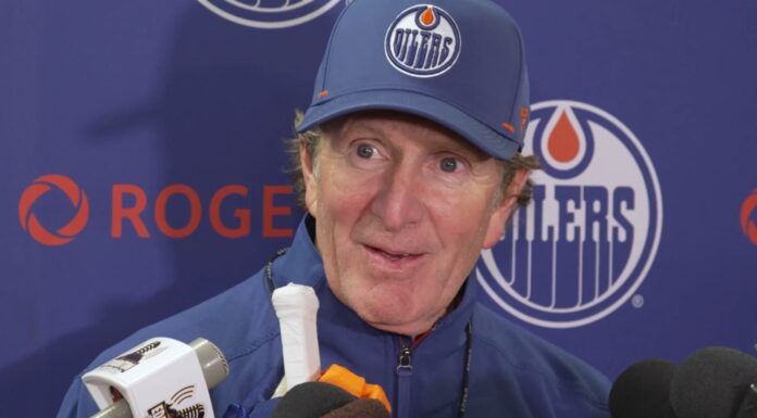Babcock Responds to Messier’s Criticism of Oilers Hire Mike Babcock speaks to reporters about Mark Messier comments on his Oilers hiring