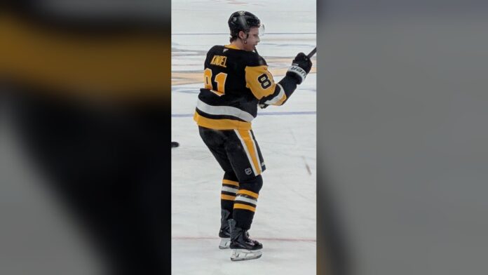 Ben Kindel warming up before a Pittsburgh Penguins game against the Calgary Flames on January 10, 2026