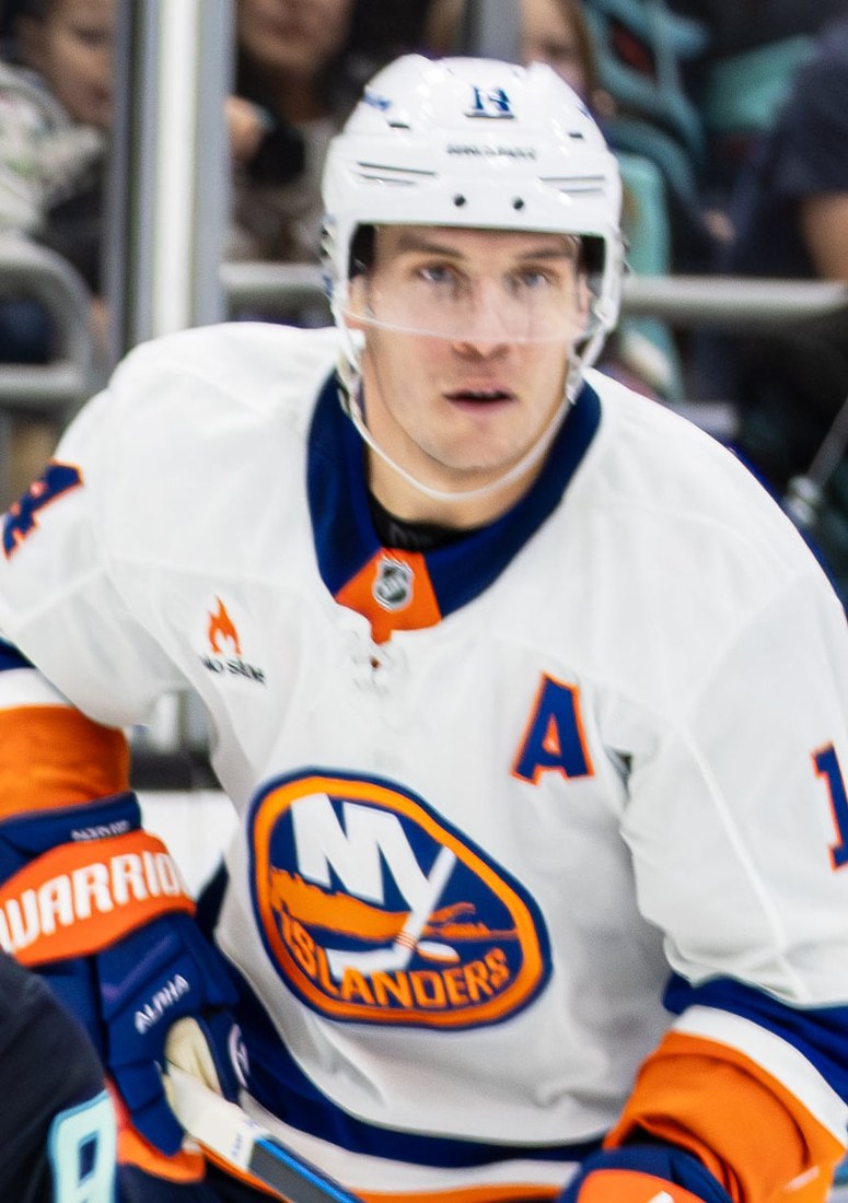 Bo Horvat in the New York Islanders white road jersey