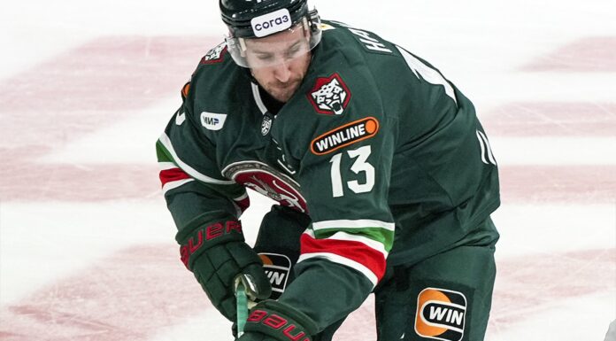 Kevin Hayes Retirement: Forward Calls It After 805 Games Kevin Hayes skates with the puck for Ak Bars Kazan in the KHL before announcing his retirement