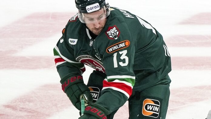 Kevin Hayes skates with the puck for Ak Bars Kazan in the KHL before announcing his retirement