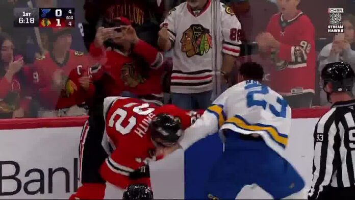 mailloux-smith-fight-blues-blackhawks Logan Mailloux fights Cole Smith during Blues-Blackhawks preseason finale